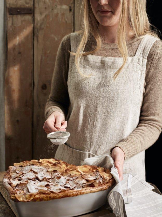 cross back linen apron