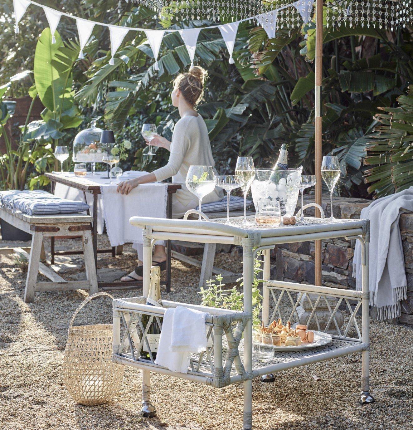 shop whitewashed moreton kubu