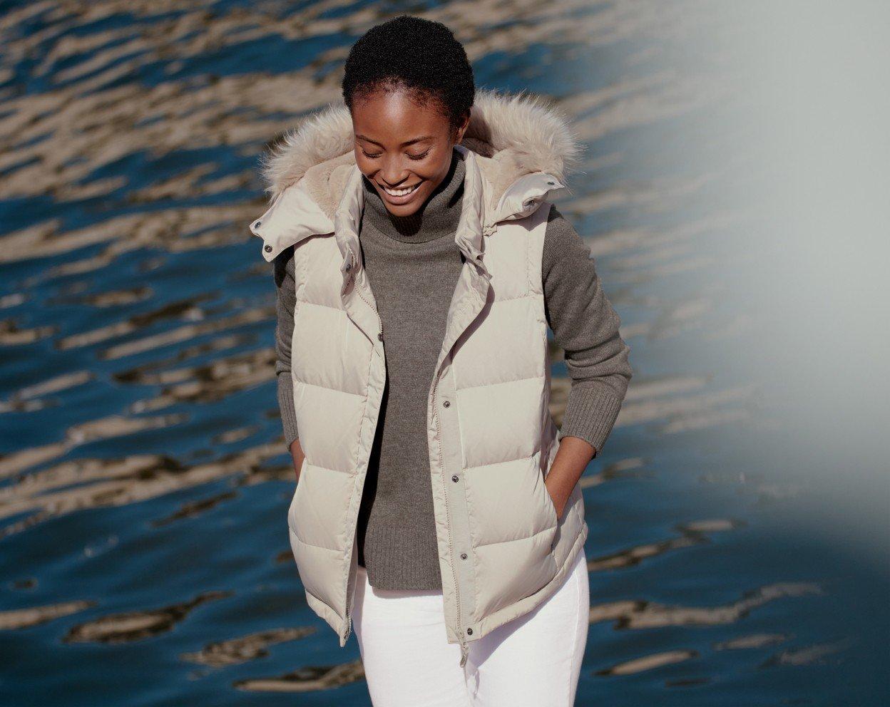 faux-fur-trimmed hooded gilet