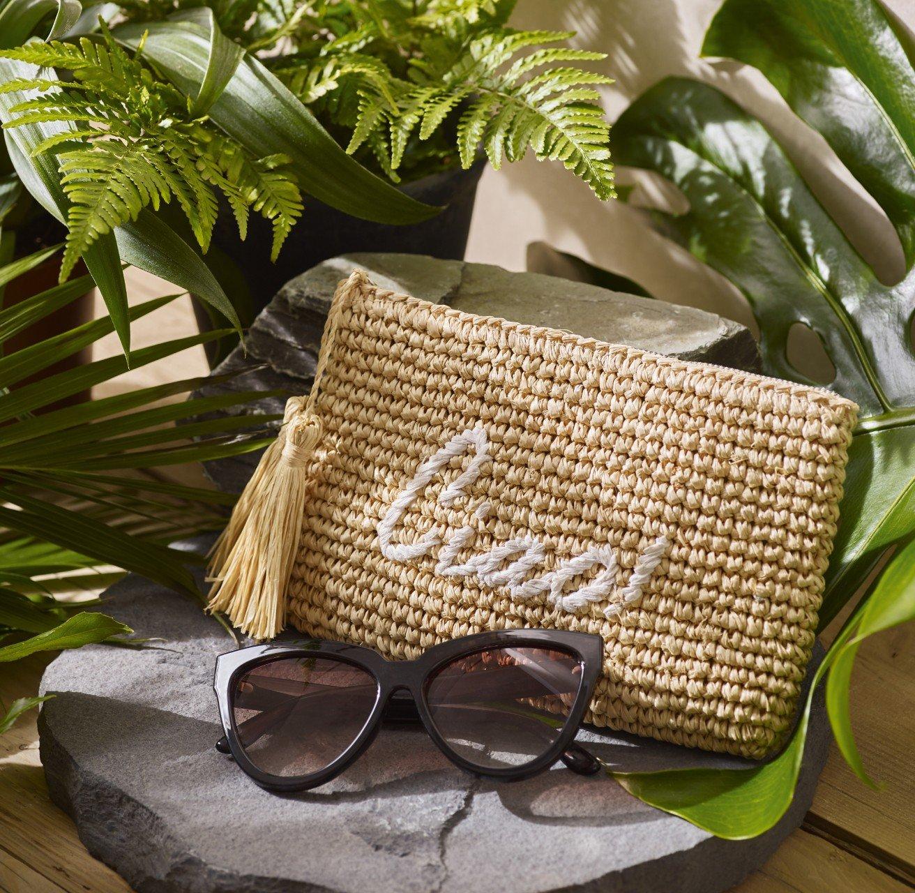 ciao raffia pouch