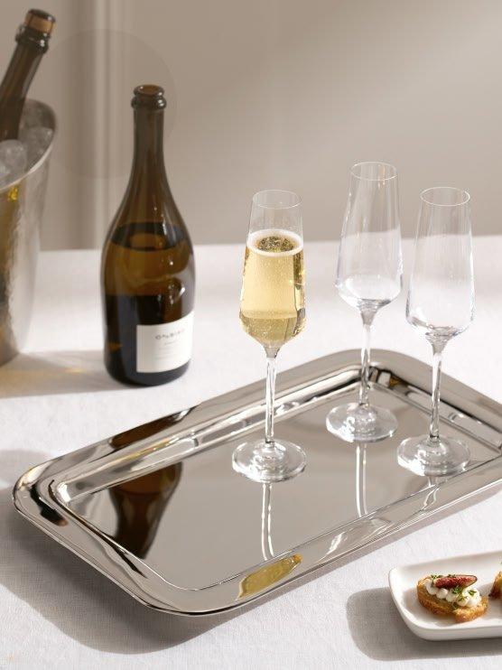 champagne glasses