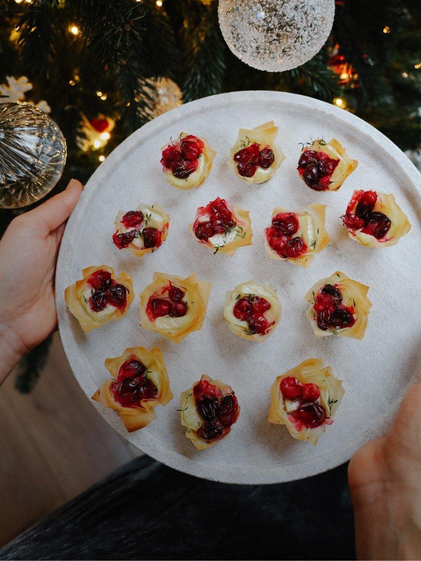 read cocktails and canapes