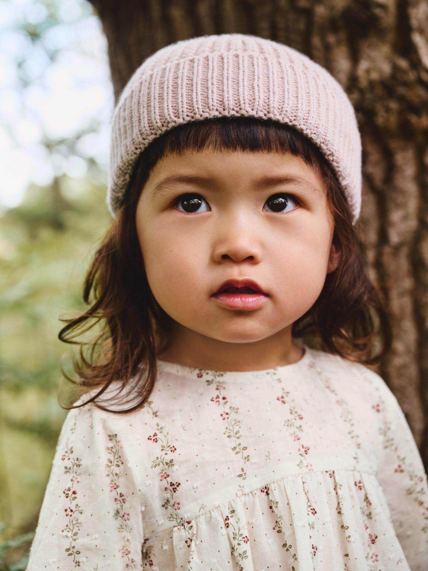 girl wearing a pink hat
