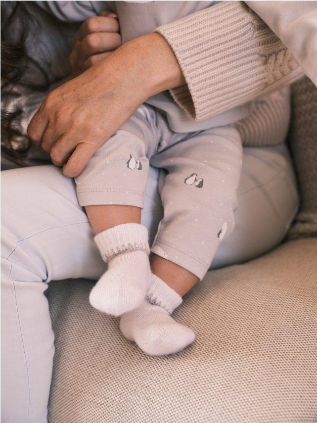 cashmere baby socks (0–6mths)