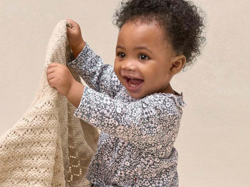 how to choose a new baby gift