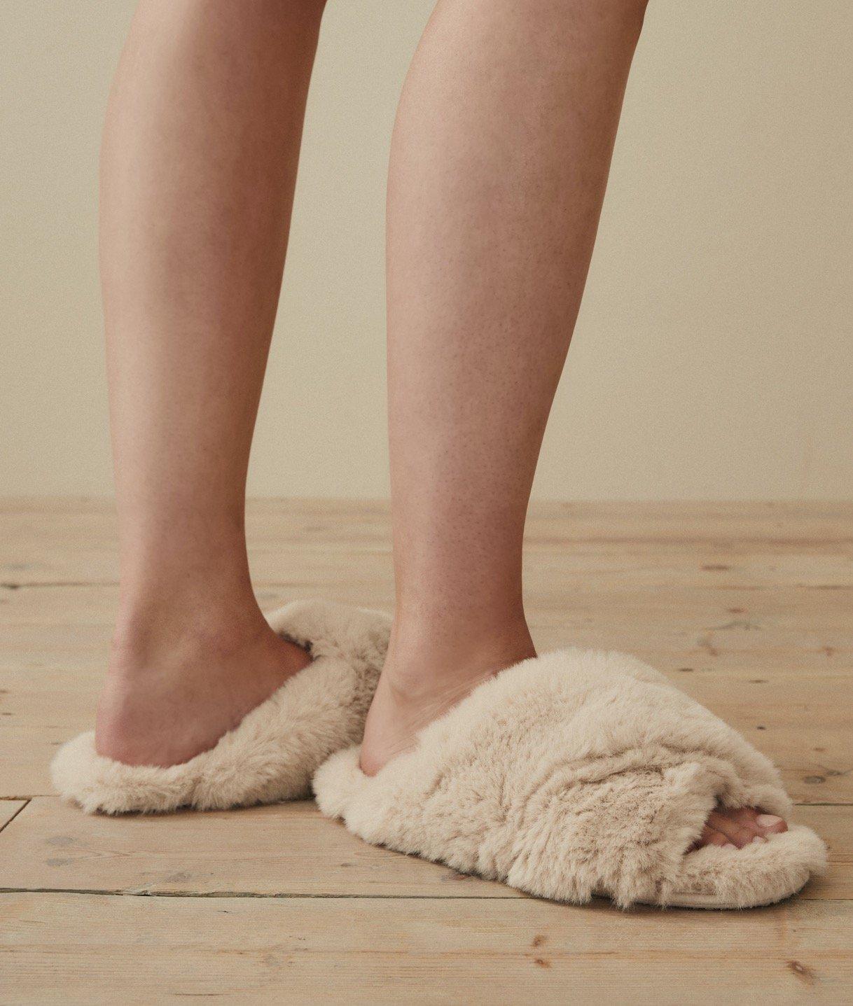 faux fur strap slider slippers
