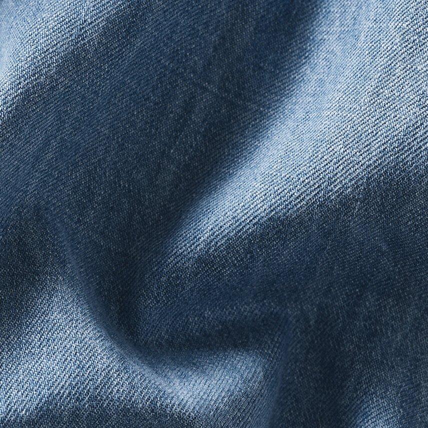 a close up of a bunch of cotton plants with seeds