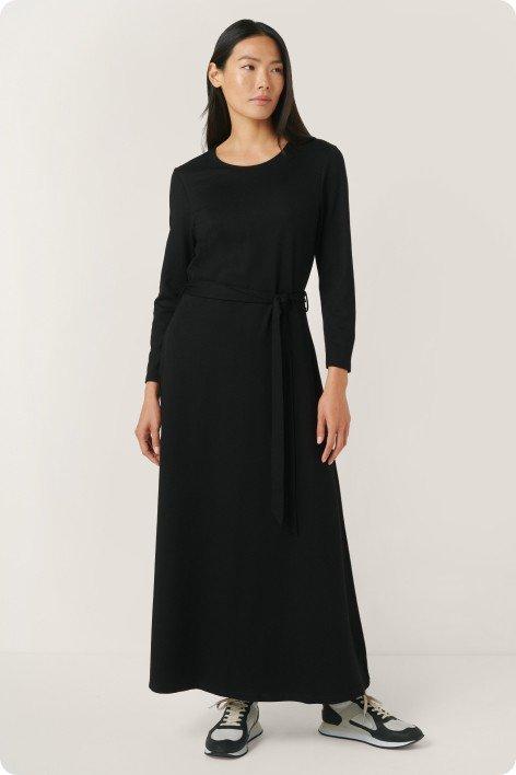 the black dress is made from a long sleeve and a belt