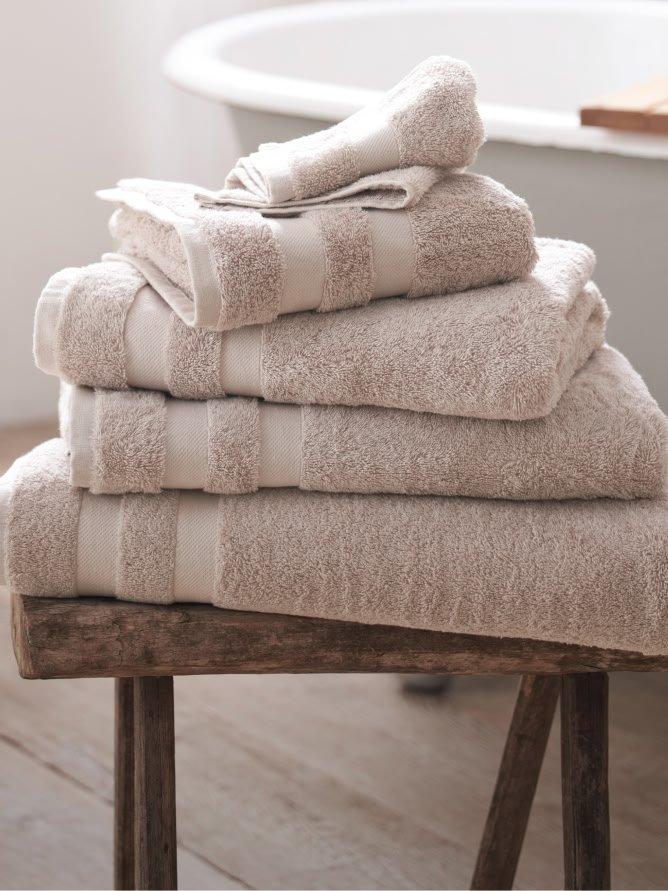 a stack of towels on a stool in a room
